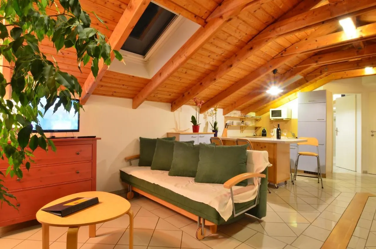 Ajo Apartments - Alte Donau Lake View Penthouse - Self-Check-In Vienna